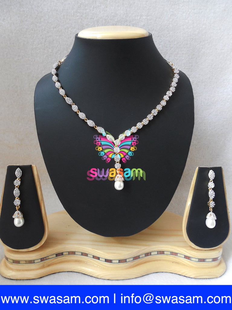 Necklace white pearl