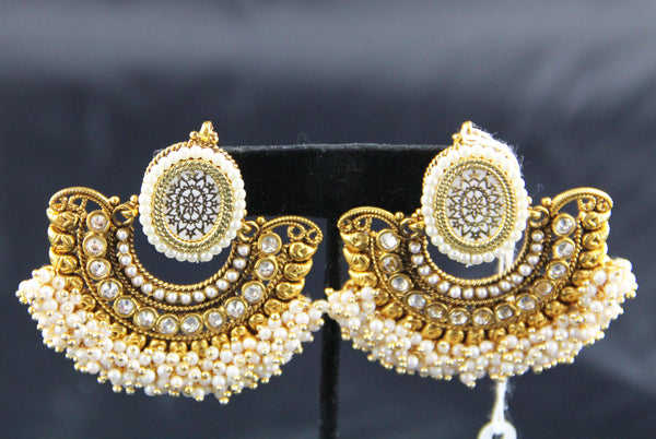 White Designer earring With Pearl