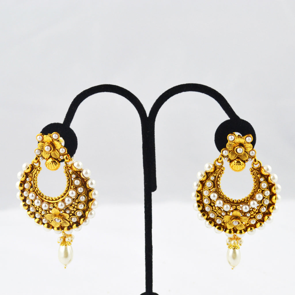 Hanging Earring with pearls