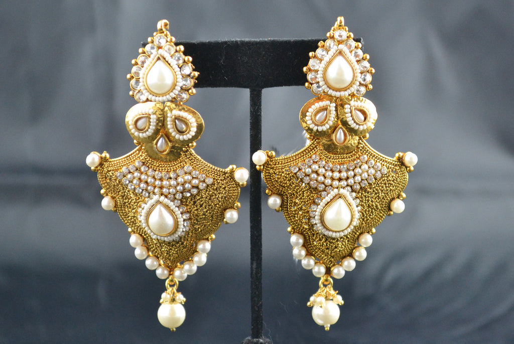 Hanging Earring Pearl With White Stones